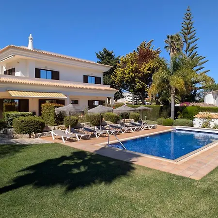 Villa Pinetree Seaside, Albufeira Semesterbostad *